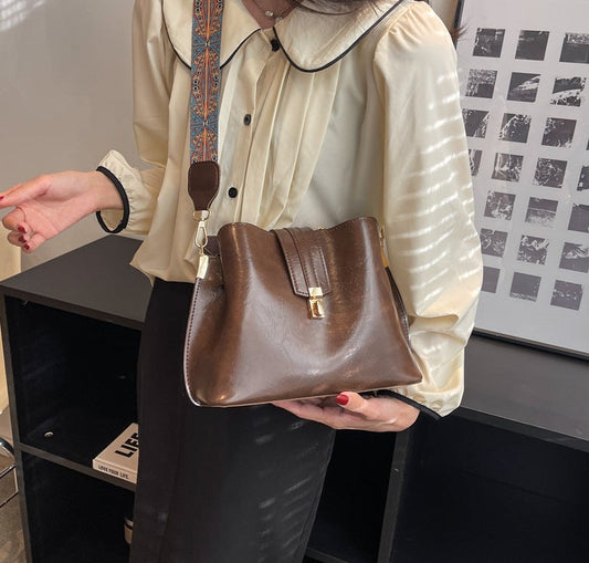 ChicSense Messenger: Elegant Women's Stylish Mini Bag