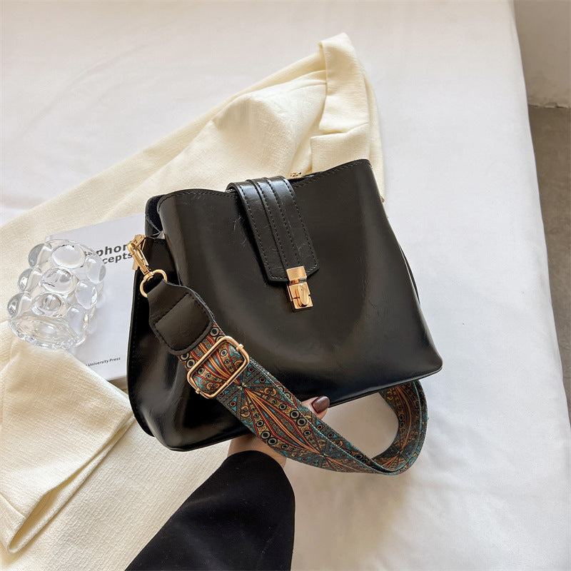 ChicSense Messenger: Elegant Women's Stylish Mini Bag